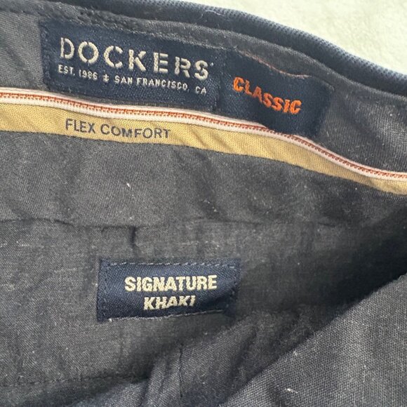 Dockers Mens Classic Fit Signature Navy Khakis Flex Comfort W42 L32 - Picture 3 of 14